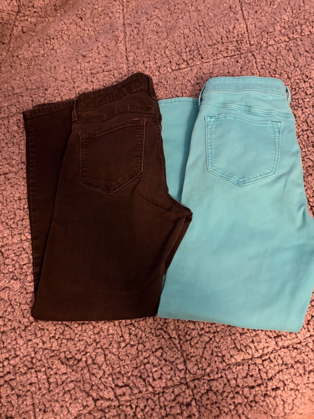 2 Pair of Women’s Capris - 1 Old Navy, 1 Stylus